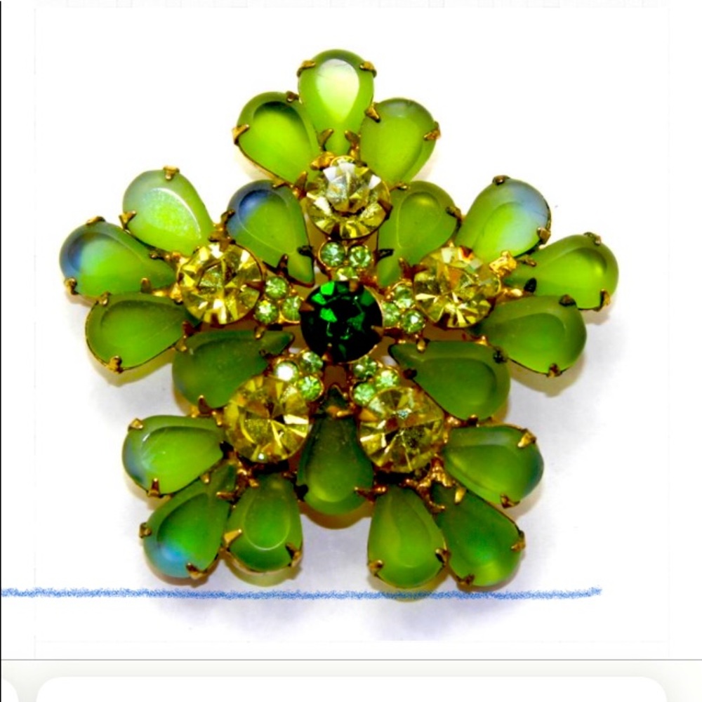 Beautiful verified Juliana rhinestone brooch